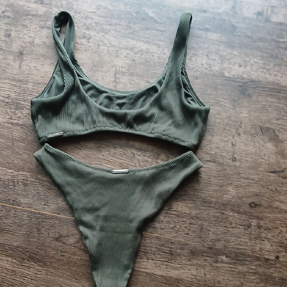 BuffBunny Ribbed Bikini Set - Picture 2 of 3